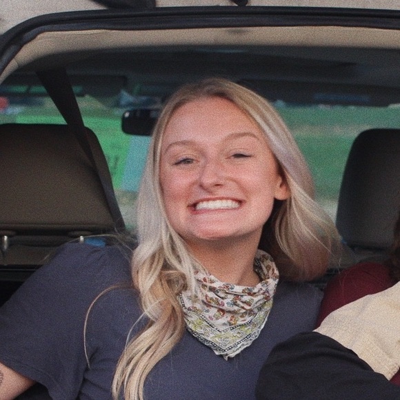 Meet your Posher, Allison - Picture 1 of 1